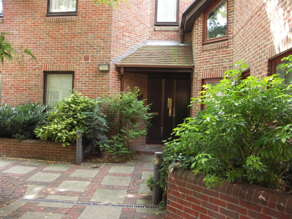 4 The Courtyard Central Windsor 2Br Exterior foto